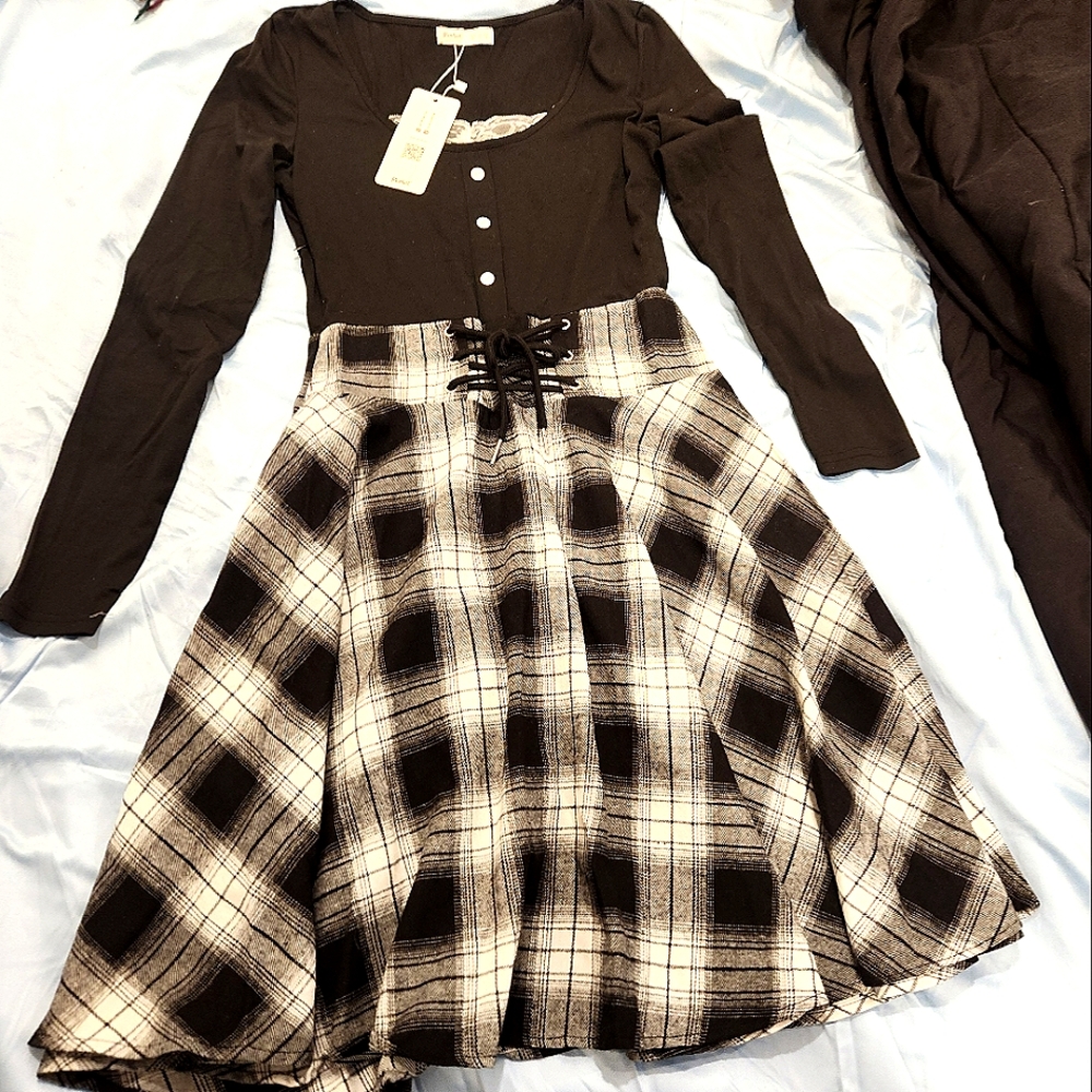 WOMEN'S M BLACK AND WHITE PLAID DRESS